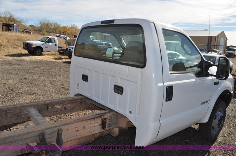 image for item F2088 2004 Ford F450 Super Duty XL truck cab and chassis