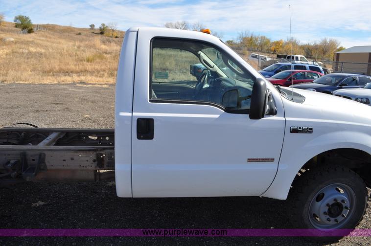image for item F2088 2004 Ford F450 Super Duty XL truck cab and chassis