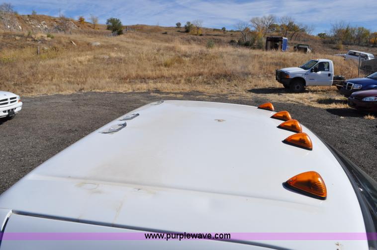 image for item F2088 2004 Ford F450 Super Duty XL truck cab and chassis