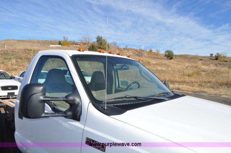 image for item F2088 2004 Ford F450 Super Duty XL truck cab and chassis