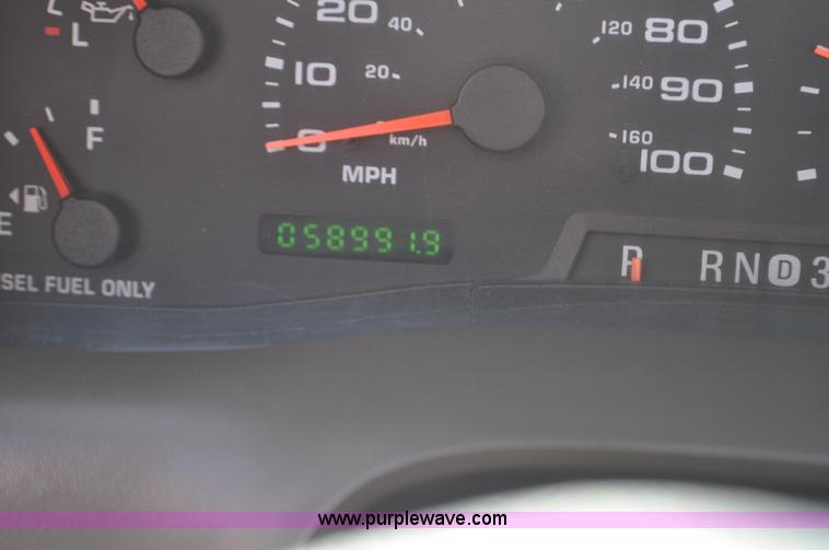 image for item F2088 2004 Ford F450 Super Duty XL truck cab and chassis