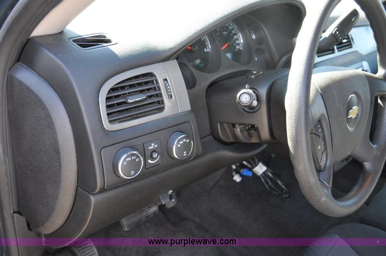 image for item F2091 2010 Chevrolet Tahoe SUV