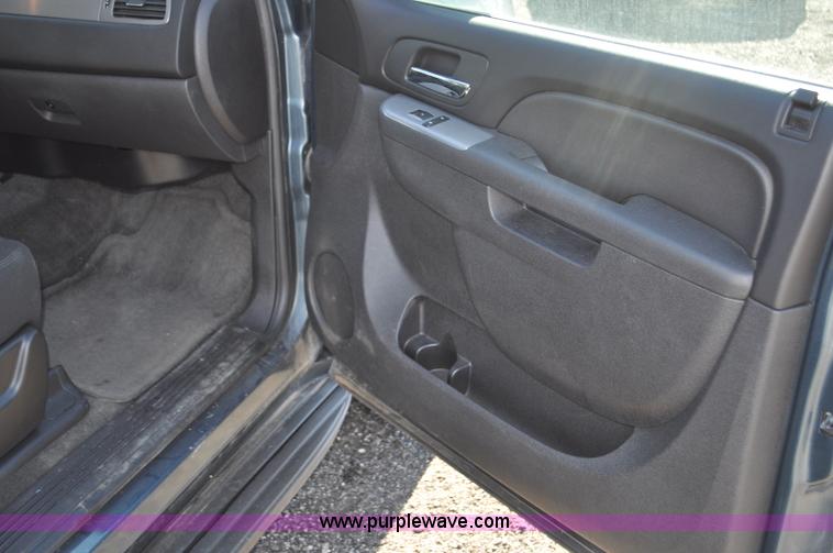 image for item F2091 2010 Chevrolet Tahoe SUV