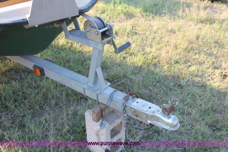 image for item H5562 2002 Sun Dolphin boat