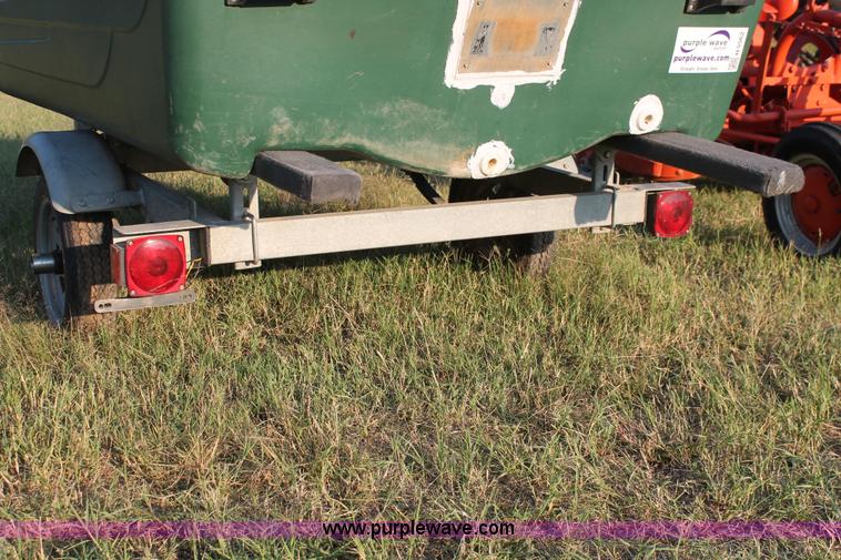 image for item H5562 2002 Sun Dolphin boat