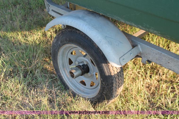 image for item H5562 2002 Sun Dolphin boat