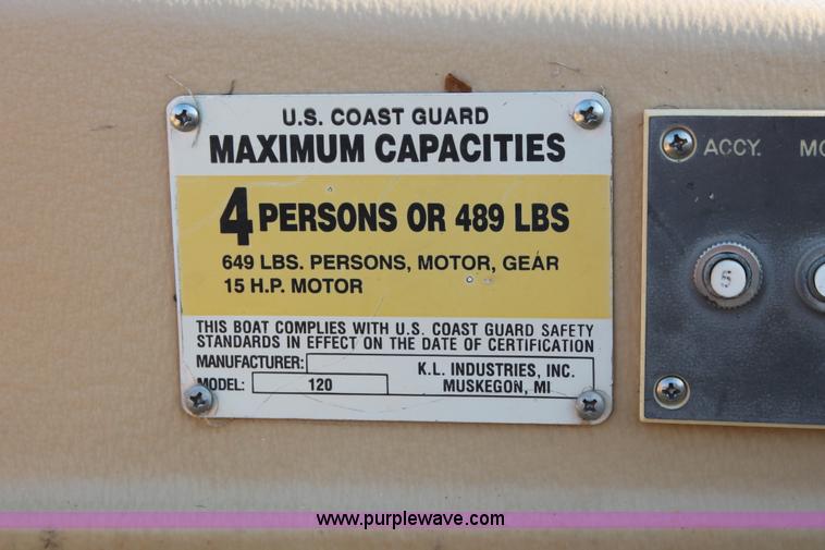 image for item H5562 2002 Sun Dolphin boat