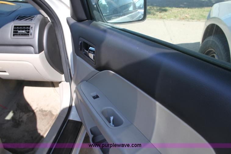 image for item H8777 2009 Ford Fusion I4 S