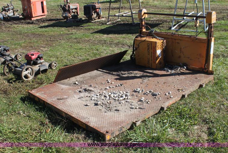 image for item H8807 Rol-Lift platform