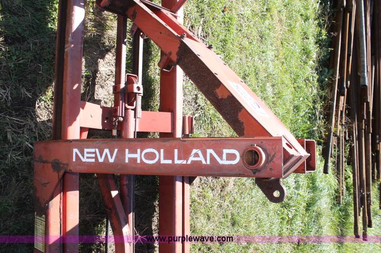image for item H8808 New Holland 90 bale handler