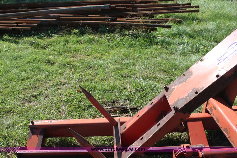 image for item H8808 New Holland 90 bale handler