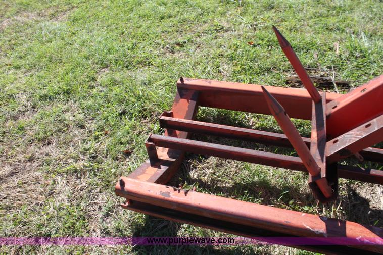 image for item H8808 New Holland 90 bale handler