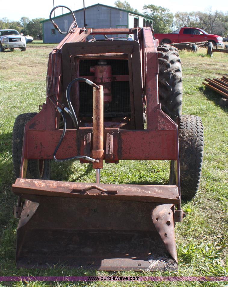 image for item H8813 International 354 tractor