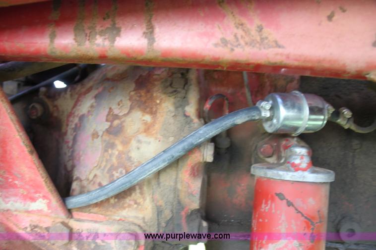 image for item H8813 International 354 tractor