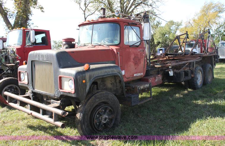 image for item H8820 1980 Mack semi truck