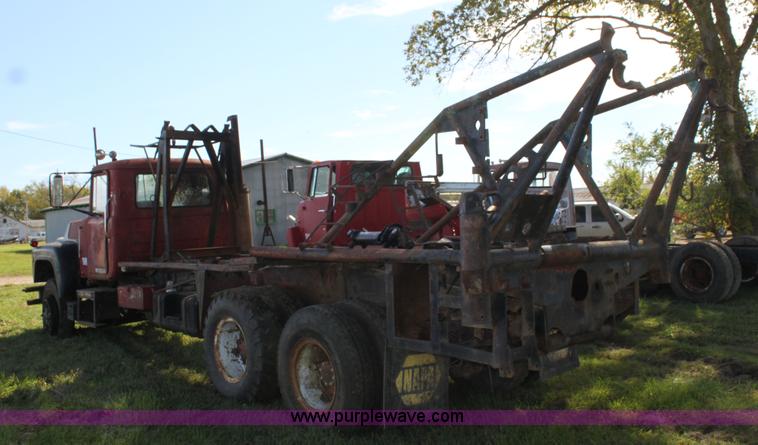 image for item H8820 1980 Mack semi truck