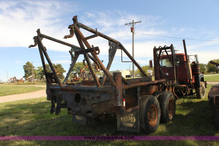 image for item H8820 1980 Mack semi truck