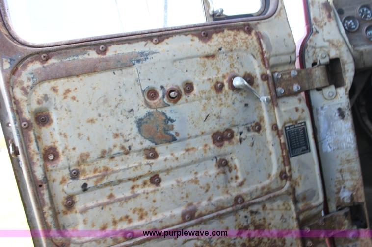 image for item H8820 1980 Mack semi truck