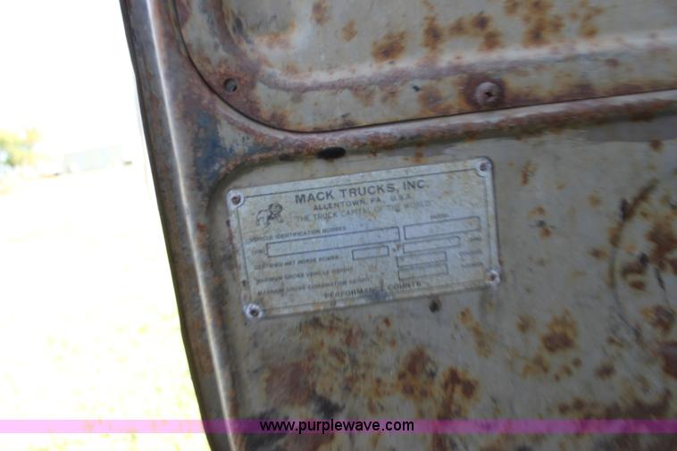 image for item H8820 1980 Mack semi truck