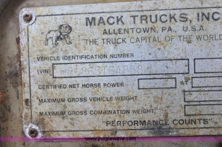 image for item H8820 1980 Mack semi truck