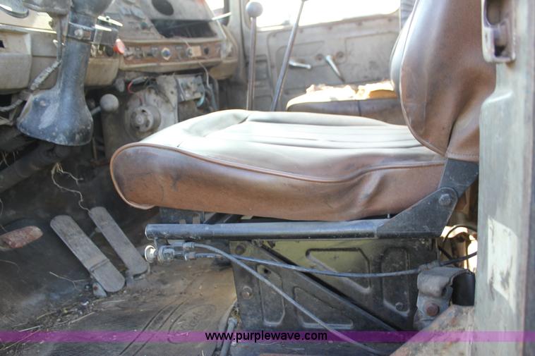 image for item H8820 1980 Mack semi truck