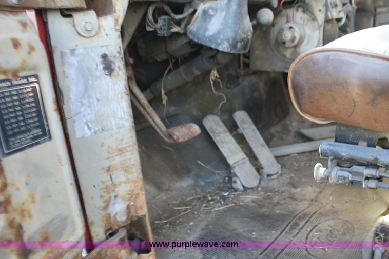 image for item H8820 1980 Mack semi truck