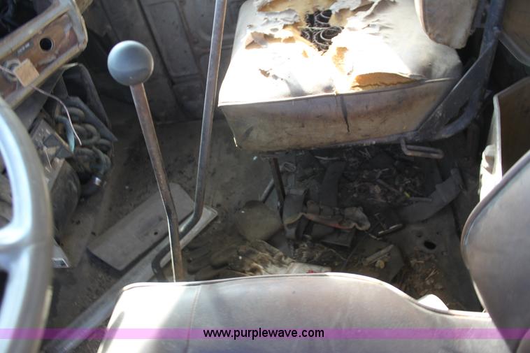 image for item H8820 1980 Mack semi truck