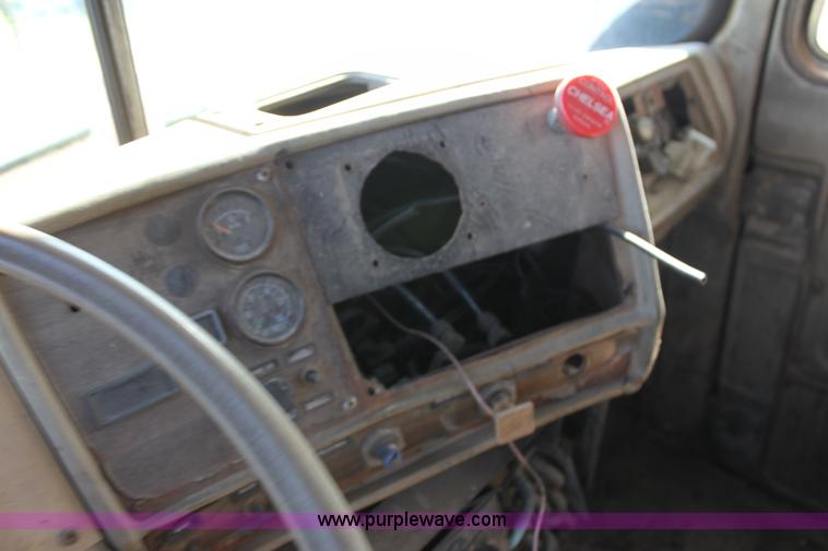 image for item H8820 1980 Mack semi truck