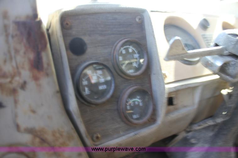 image for item H8820 1980 Mack semi truck