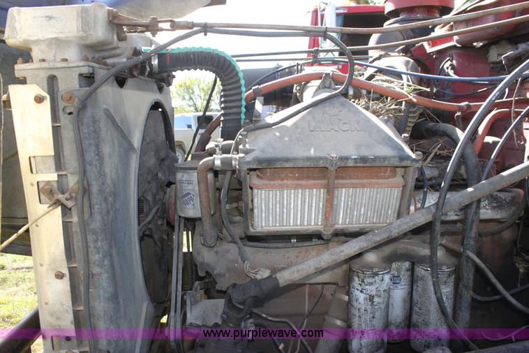 image for item H8820 1980 Mack semi truck