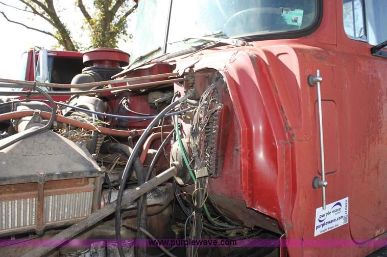 image for item H8820 1980 Mack semi truck