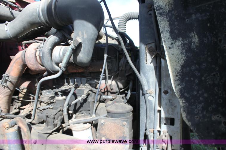 image for item H8820 1980 Mack semi truck