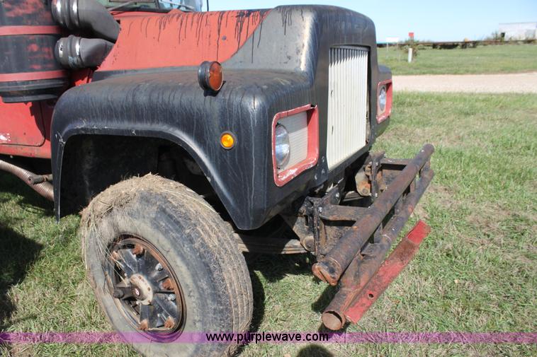 image for item H8820 1980 Mack semi truck