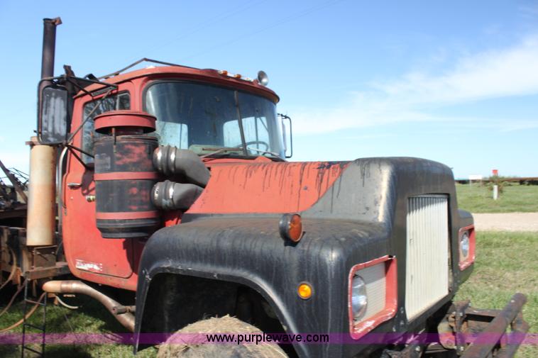 image for item H8820 1980 Mack semi truck