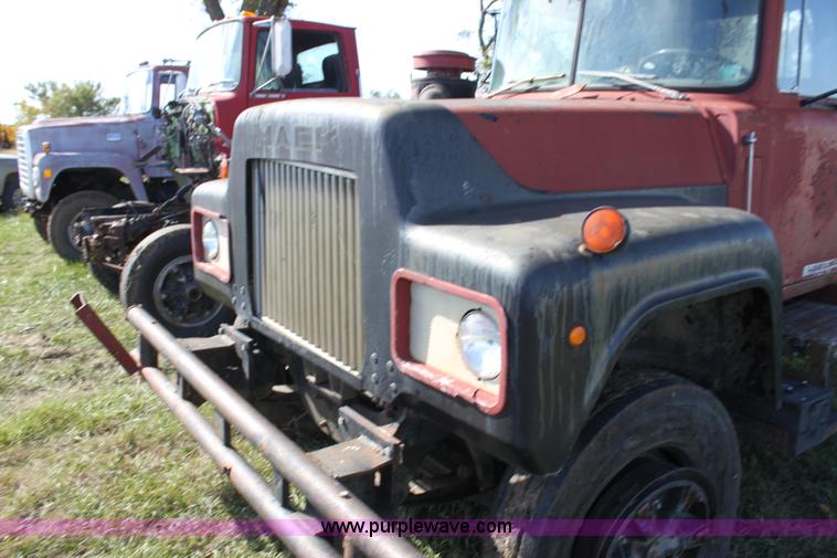 image for item H8820 1980 Mack semi truck