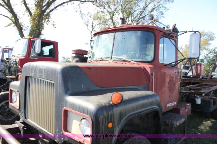image for item H8820 1980 Mack semi truck