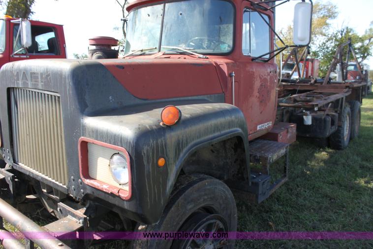 image for item H8820 1980 Mack semi truck