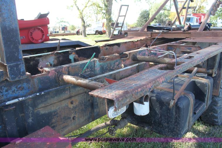 image for item H8820 1980 Mack semi truck