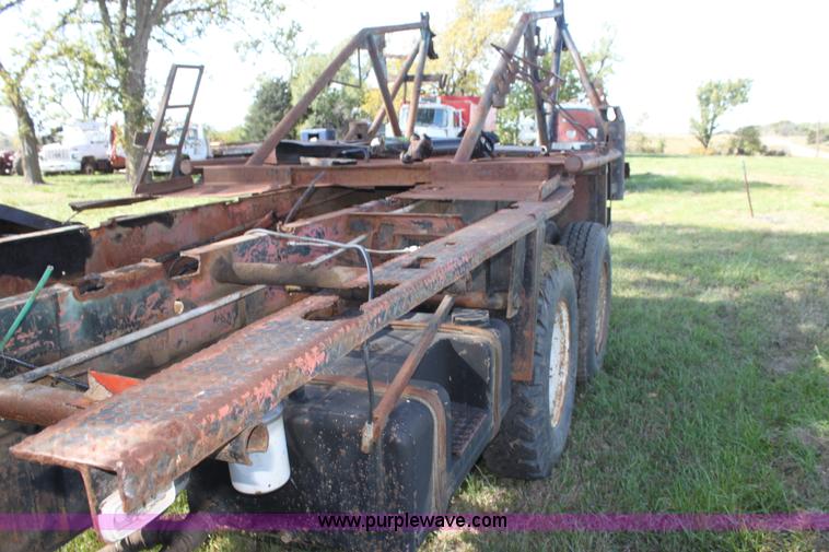 image for item H8820 1980 Mack semi truck