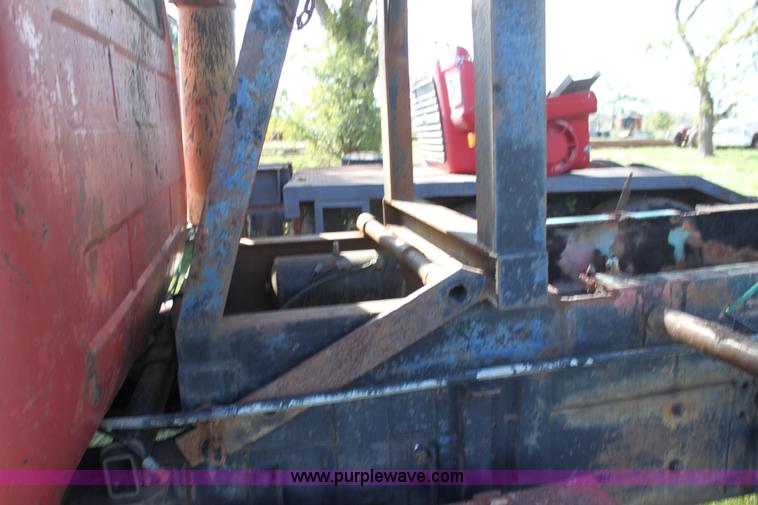 image for item H8820 1980 Mack semi truck