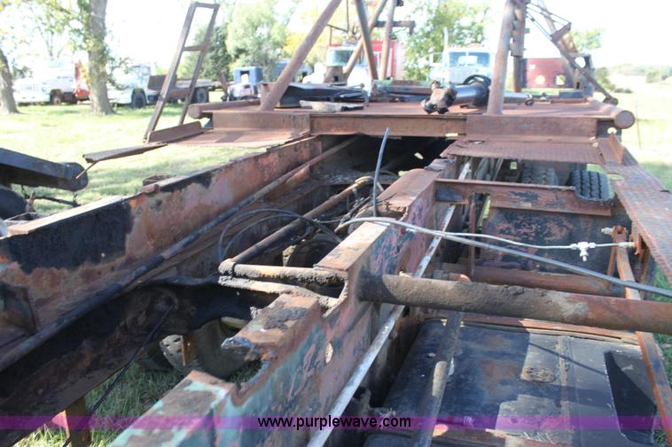 image for item H8820 1980 Mack semi truck