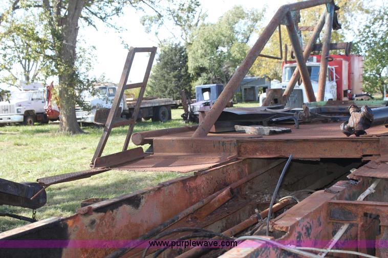 image for item H8820 1980 Mack semi truck