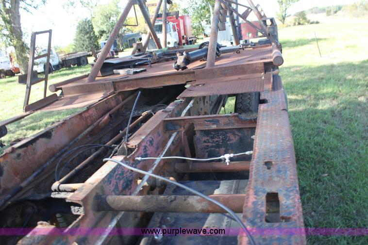 image for item H8820 1980 Mack semi truck