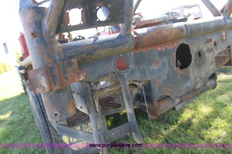 image for item H8820 1980 Mack semi truck