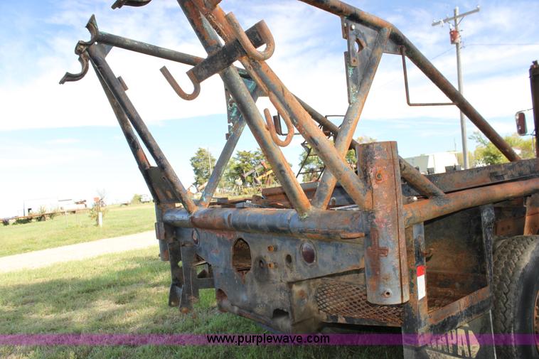 image for item H8820 1980 Mack semi truck