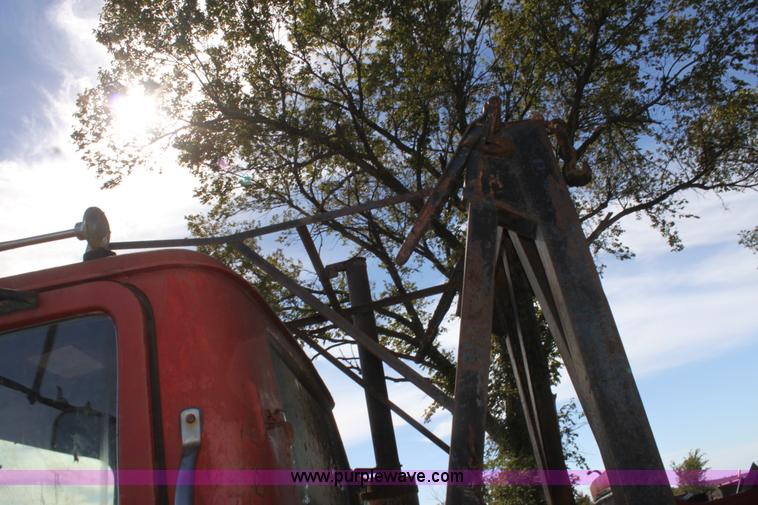 image for item H8820 1980 Mack semi truck