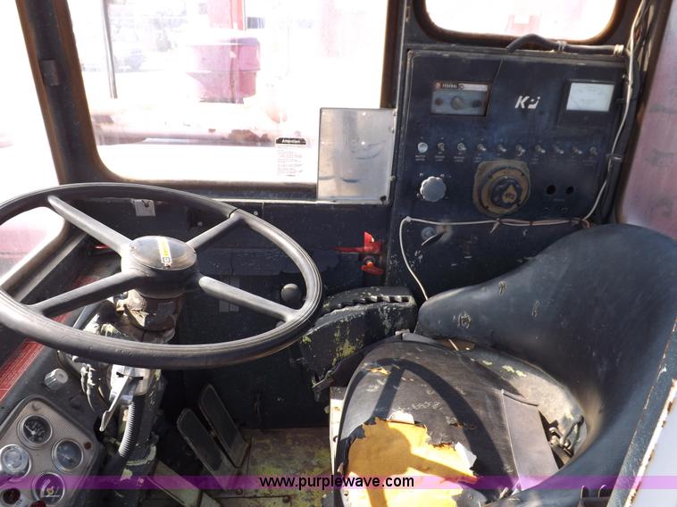 image for item H9027 Caterpillar-Klein articulated airport crash-rescue vehicle