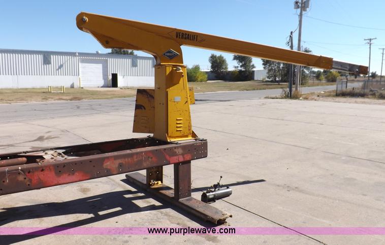 image for item H9028 Versalift TEL28G boom