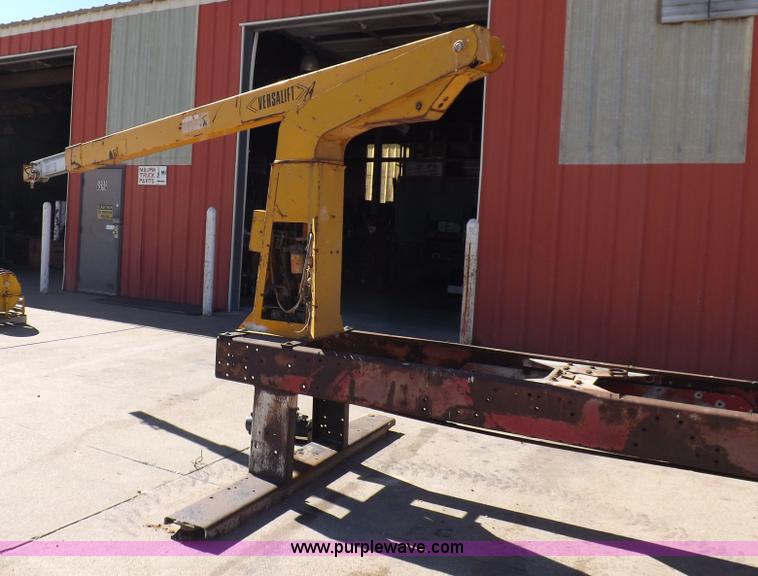 image for item H9028 Versalift TEL28G boom