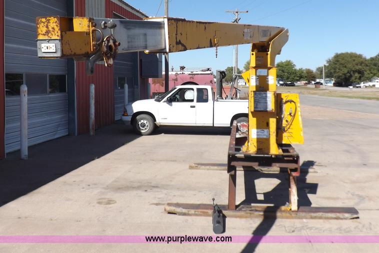 image for item H9028 Versalift TEL28G boom